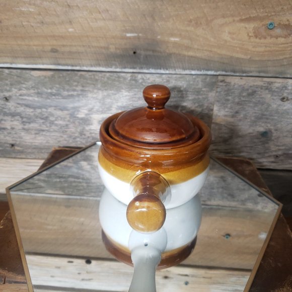 Small Covered Stoneware Soup/Bean Pot with handle. - Picture 6 of 13